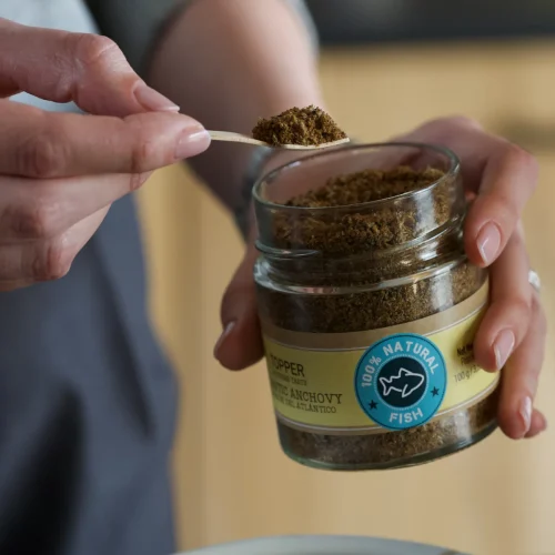 Topper de boquerón para perro y gato. Complemento natural con cuchara de madera. 100g
